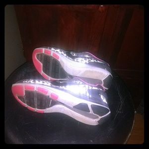 Nike lady's tennis shoes